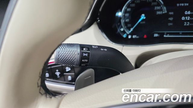 Genesis GV70 2023 — photo 27