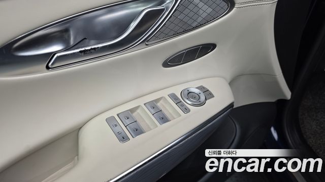 Genesis GV70 2023 — photo 29