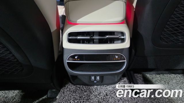 Genesis GV70 2023 — photo 30