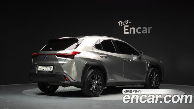 Lexus UX 2019 — photo 2
