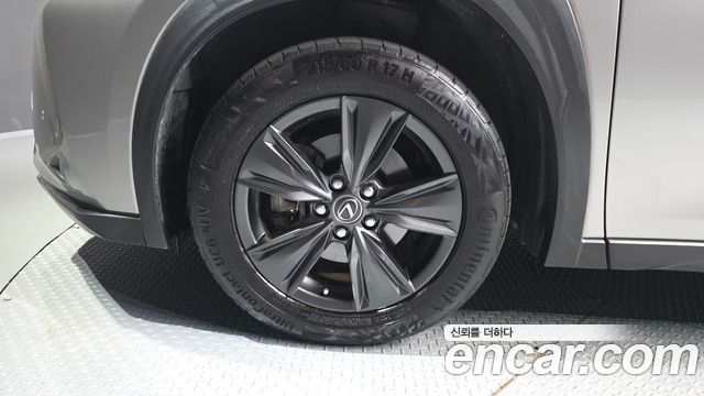 Lexus UX 2019 — photo 5