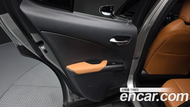 Lexus UX 2019 — photo 15