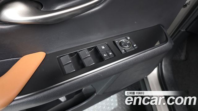 Lexus UX 2019 — photo 30