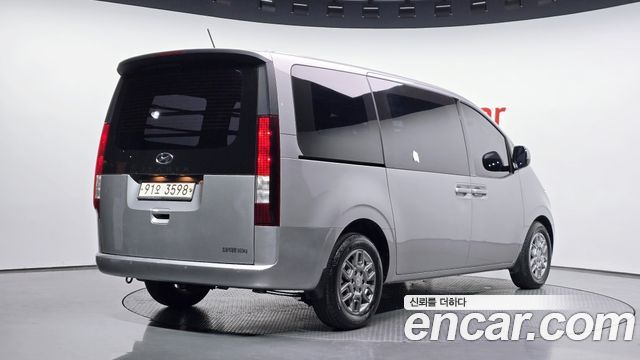 Hyundai Staria 2022 — photo 2