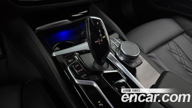 BMW 5-Series 2021 — photo 12