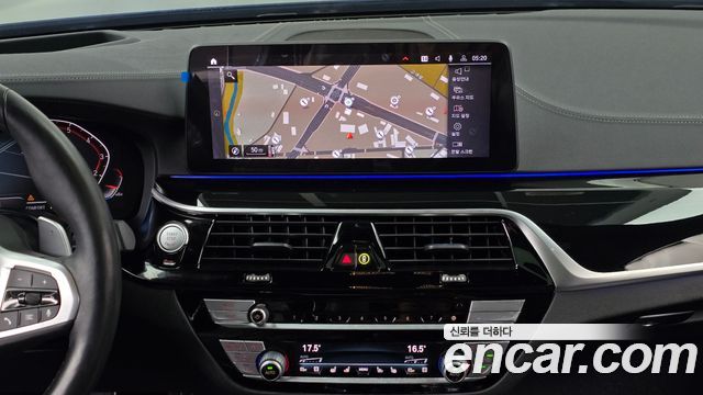 BMW 5-Series 2021 — photo 18
