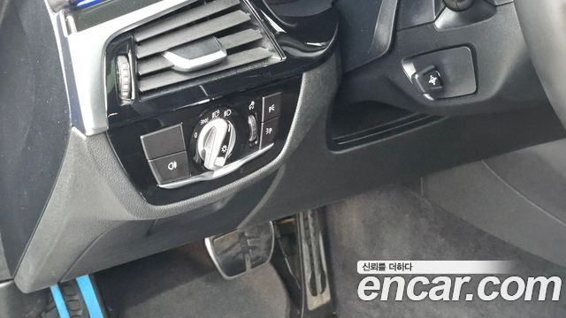 BMW 5-Series 2021 — photo 26