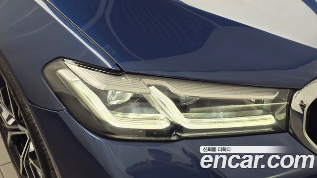 BMW 5-Series 2021 — photo 8