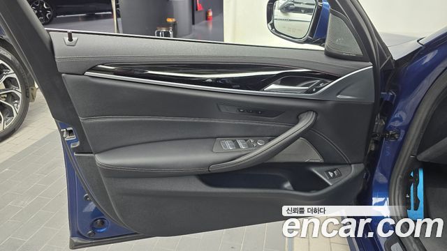BMW 5-Series 2021 — photo 14
