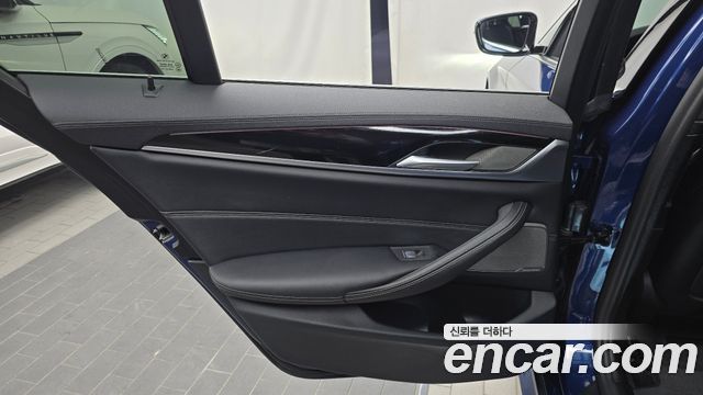 BMW 5-Series 2021 — photo 15