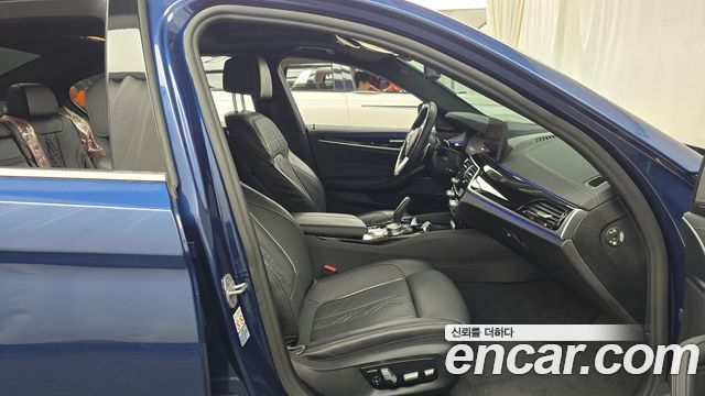 BMW 5-Series 2021 — photo 16