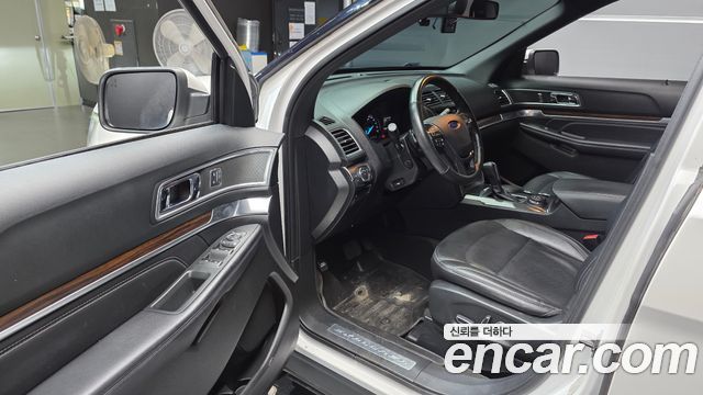 Ford Explorer 2017 — photo 10