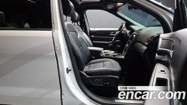 Ford Explorer 2017 — photo 11