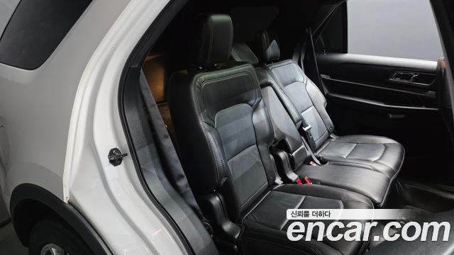 Ford Explorer 2017 — photo 12