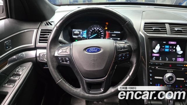 Ford Explorer 2017 — photo 13