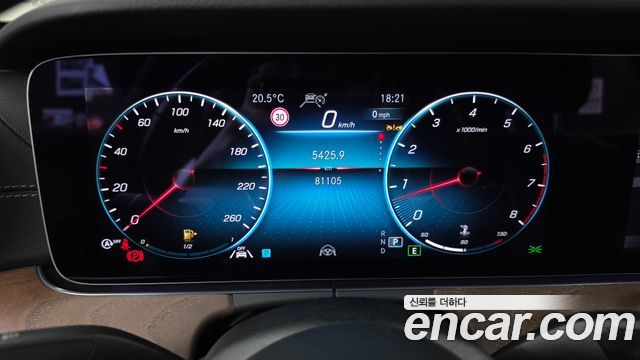 Mercedes-Benz E-Class 2022 — photo 8