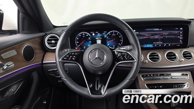 Mercedes-Benz E-Class 2022 — photo 13