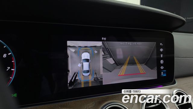 Mercedes-Benz E-Class 2022 — photo 15