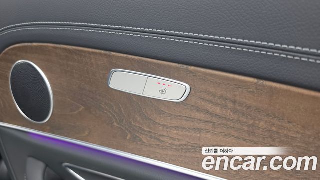 Mercedes-Benz E-Class 2022 — photo 19