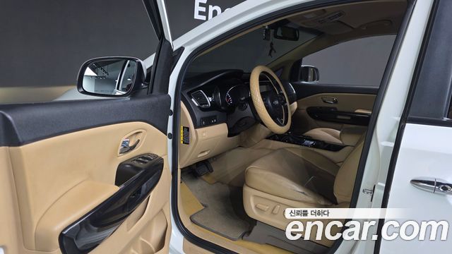Kia Canival 2016 — photo 10