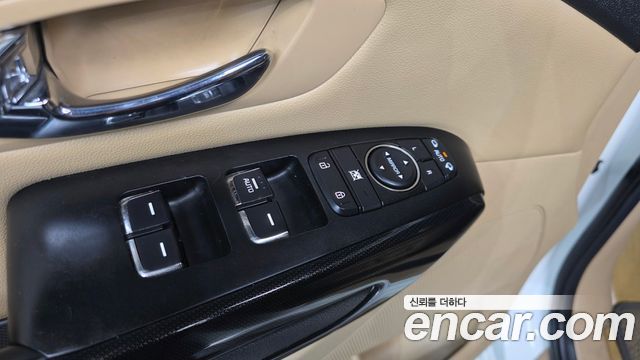 Kia Canival 2016 — photo 11