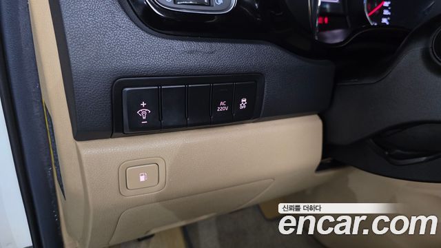 Kia Canival 2016 — photo 12