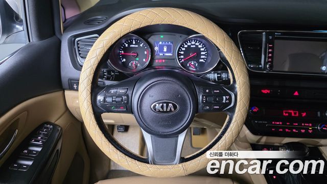 Kia Canival 2016 — photo 13