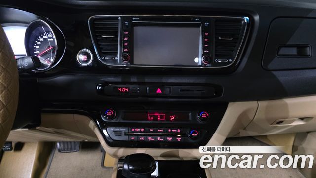 Kia Canival 2016 — photo 15
