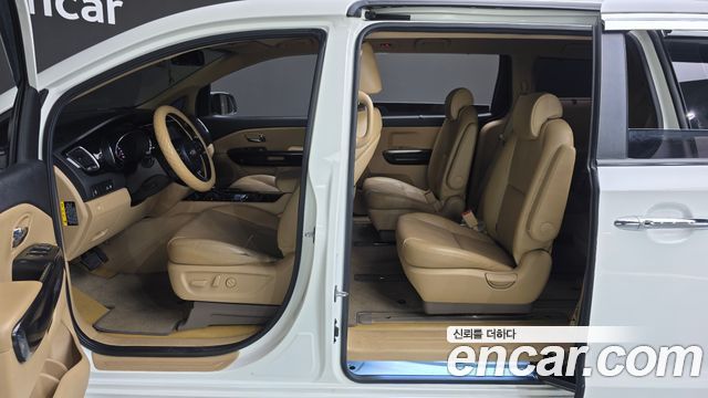 Kia Canival 2016 — photo 17