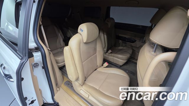 Kia Canival 2016 — photo 19