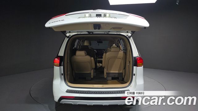 Kia Canival 2016 — photo 20