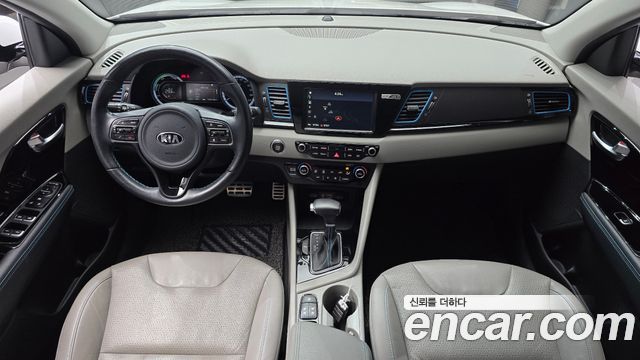 Kia Niro 2017 — photo 10