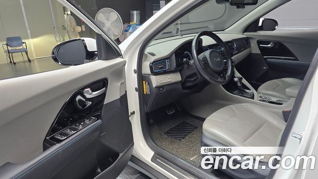 Kia Niro 2017 — photo 13