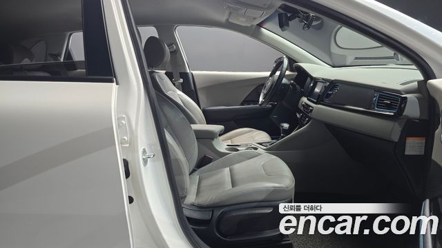 Kia Niro 2017 — photo 16