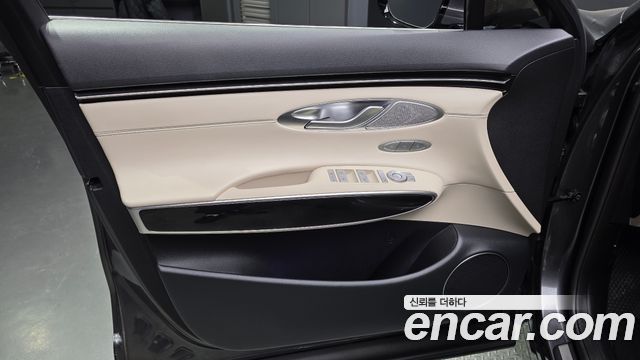 Genesis GV70 2021 — photo 14