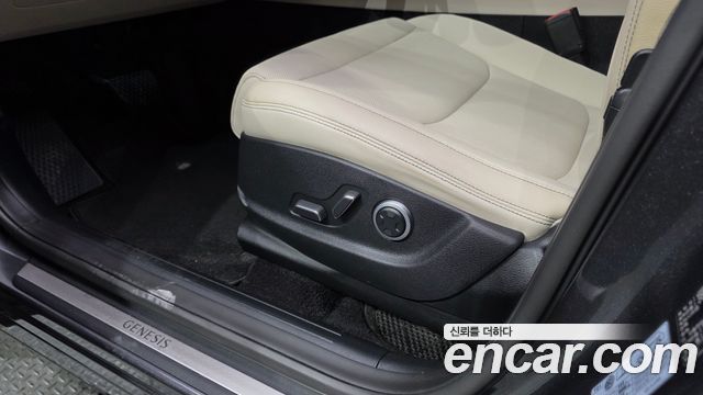 Genesis GV70 2021 — photo 33