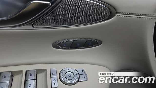 Genesis GV70 2021 — photo 36