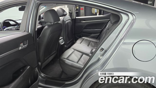 Hyundai AVANTE 2019 — photo 11