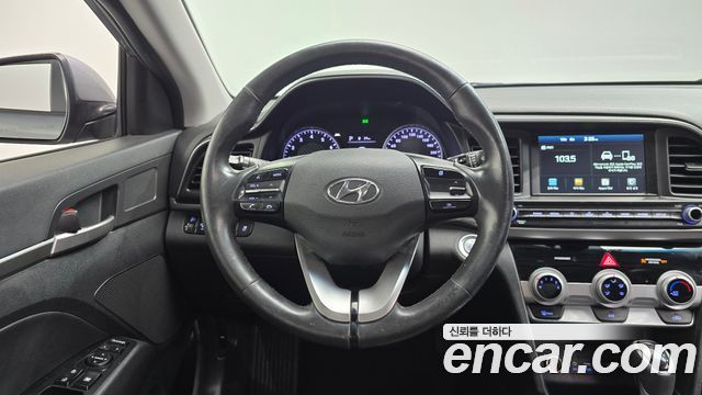 Hyundai AVANTE 2019 — photo 12