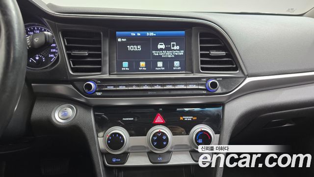 Hyundai AVANTE 2019 — photo 16