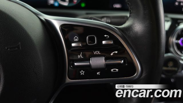 Mercedes-Benz A-Class 2021 — photo 23