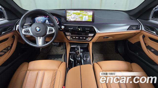 BMW 5-Series 2023 — photo 10