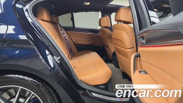 BMW 5-Series 2023 — photo 17
