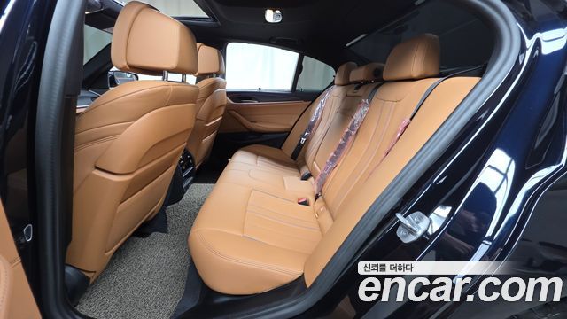 BMW 5-Series 2023 — photo 18