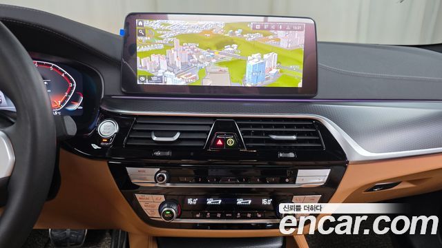 BMW 5-Series 2023 — photo 19
