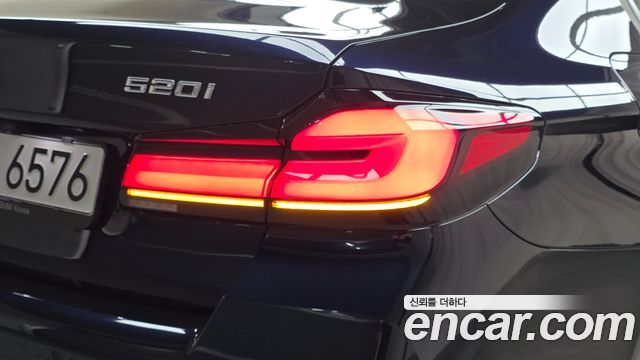 BMW 5-Series 2023 — photo 9
