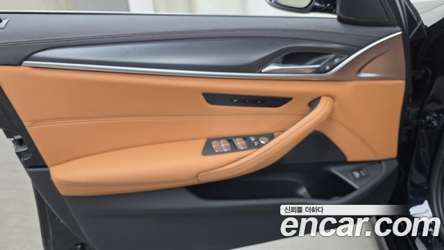 BMW 5-Series 2023 — photo 14