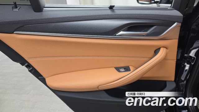 BMW 5-Series 2023 — photo 15