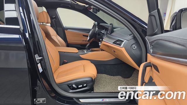 BMW 5-Series 2023 — photo 16