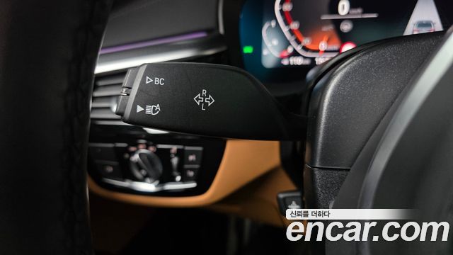 BMW 5-Series 2023 — photo 27